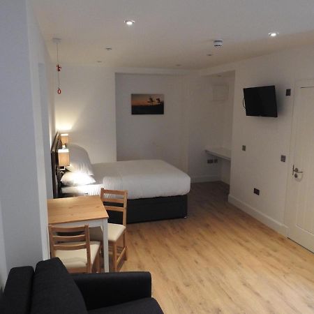 House Of Juniper - Luxury Accessible Apartment บรอดฟอร์ด ภายนอก รูปภาพ