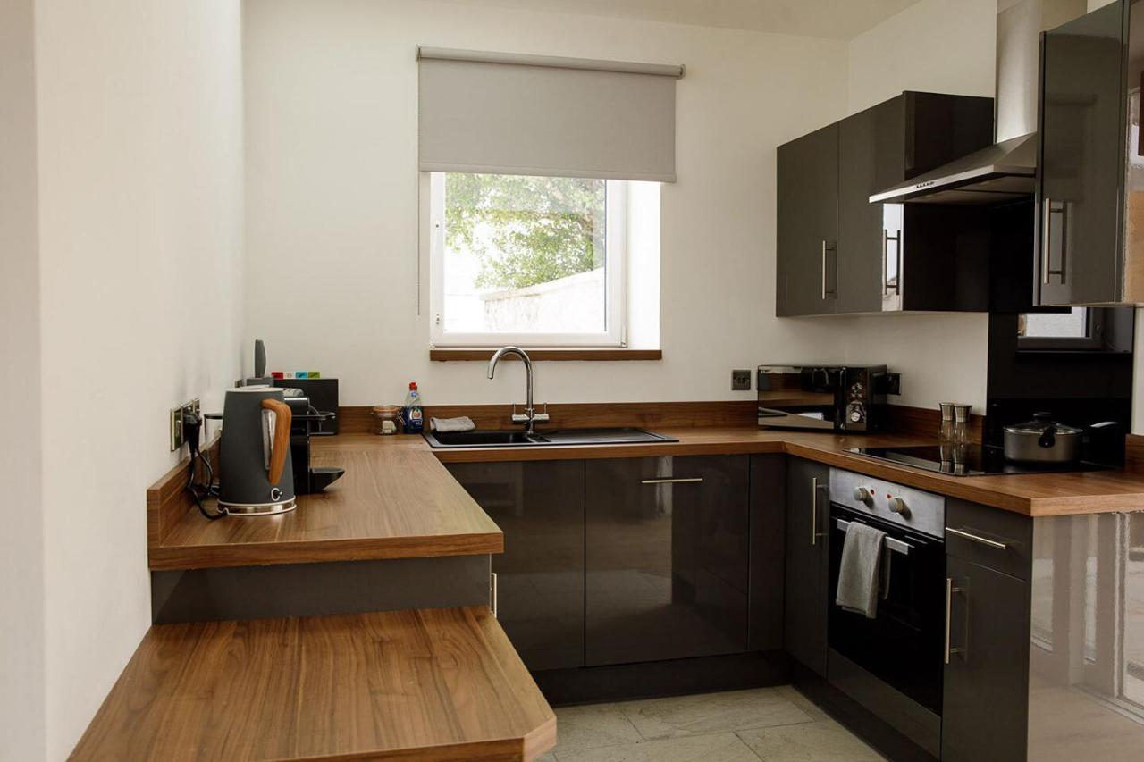 House Of Juniper - Luxury Accessible Apartment บรอดฟอร์ด ภายนอก รูปภาพ